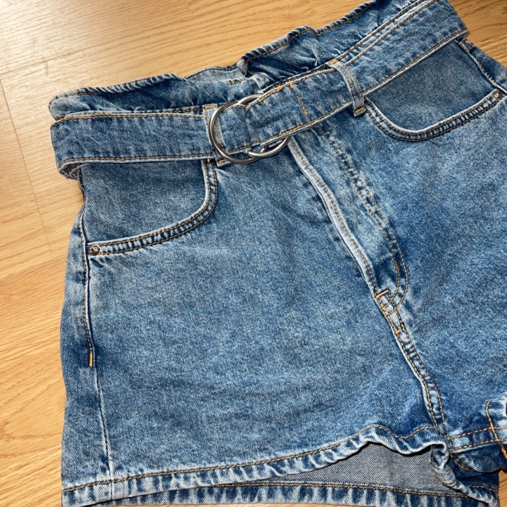 H&M Divided Blue Denim High Rise Shorts with Belt Size 4 - Picture 3 of 6